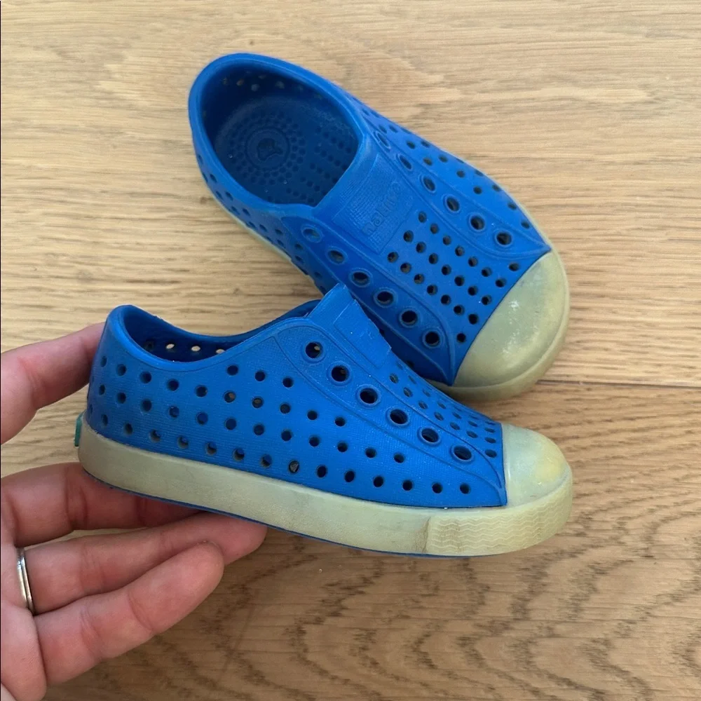 Native Jefferson sandals c5 glow in the dark
